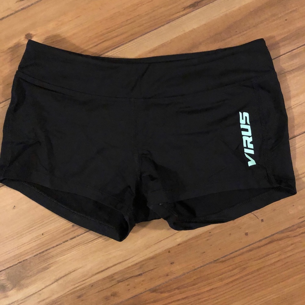 Virus small workout short